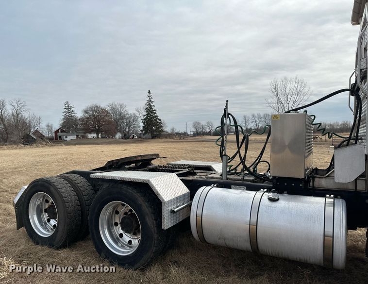 image for item DV0626 2015 Caterpillar CT660S semi truck