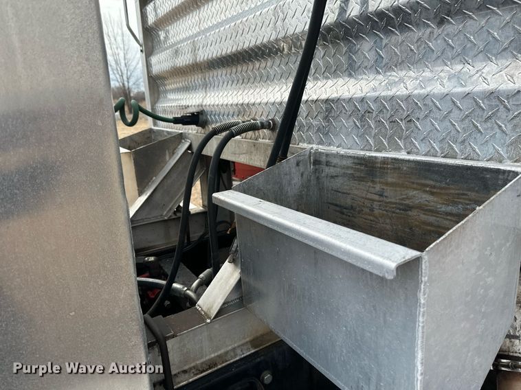 image for item DV0626 2015 Caterpillar CT660S semi truck