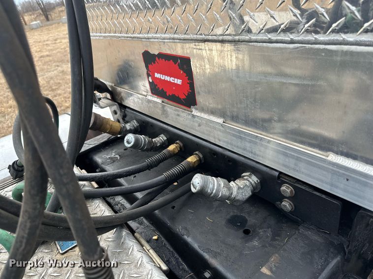 image for item DV0626 2015 Caterpillar CT660S semi truck