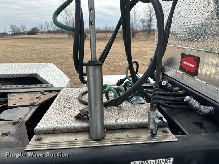 image for item DV0626 2015 Caterpillar CT660S semi truck