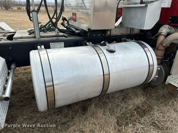 image for item DV0626 2015 Caterpillar CT660S semi truck