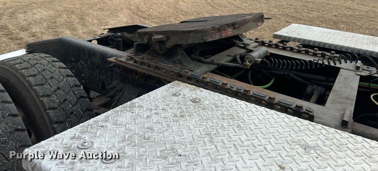 image for item DV0626 2015 Caterpillar CT660S semi truck