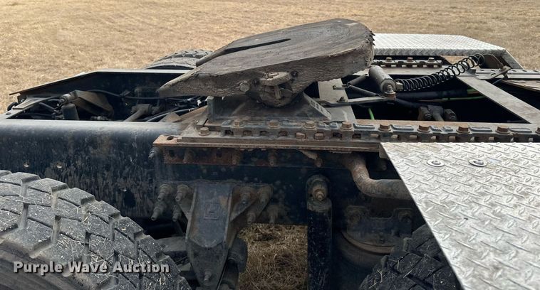 image for item DV0626 2015 Caterpillar CT660S semi truck