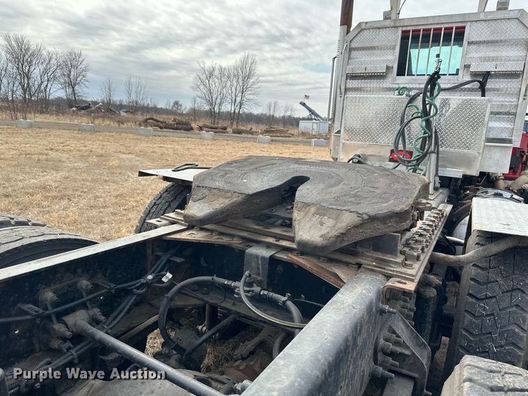 image for item DV0626 2015 Caterpillar CT660S semi truck