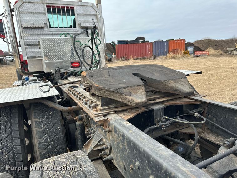 image for item DV0626 2015 Caterpillar CT660S semi truck