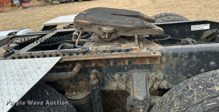 image for item DV0626 2015 Caterpillar CT660S semi truck