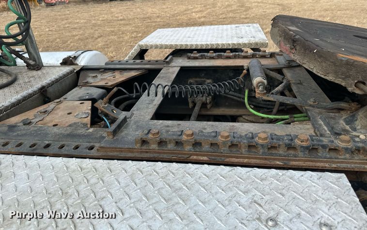 image for item DV0626 2015 Caterpillar CT660S semi truck