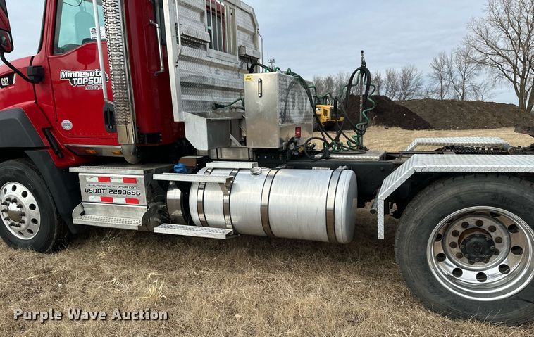 image for item DV0626 2015 Caterpillar CT660S semi truck