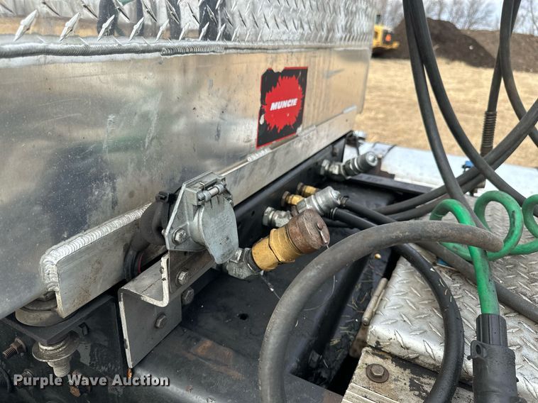 image for item DV0626 2015 Caterpillar CT660S semi truck