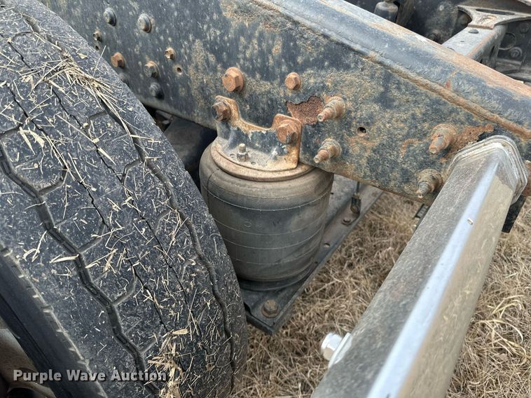 image for item DV0626 2015 Caterpillar CT660S semi truck