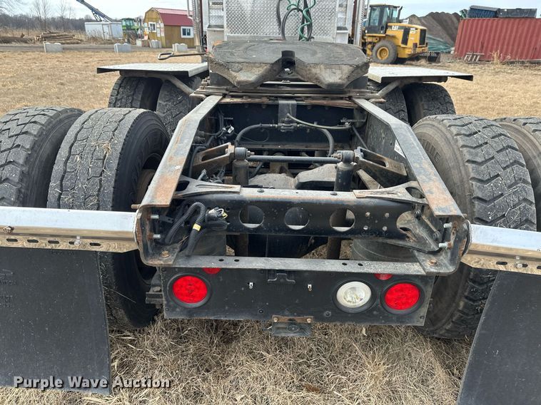 image for item DV0626 2015 Caterpillar CT660S semi truck