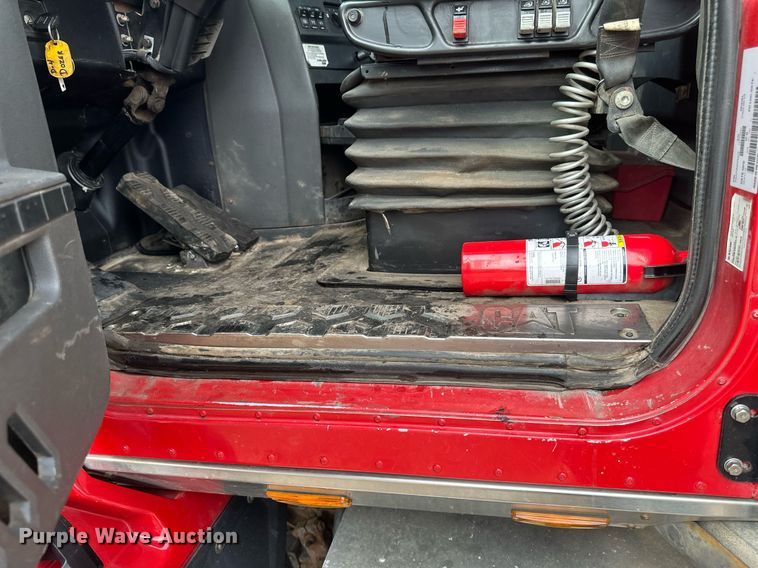 image for item DV0626 2015 Caterpillar CT660S semi truck