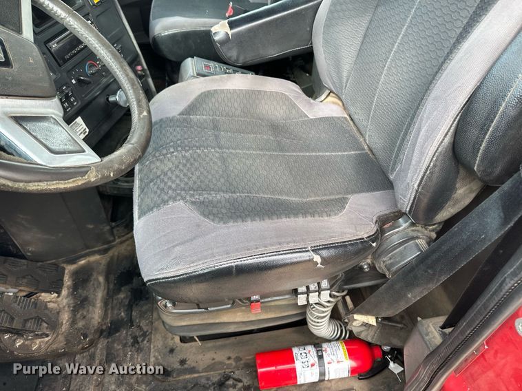 image for item DV0626 2015 Caterpillar CT660S semi truck