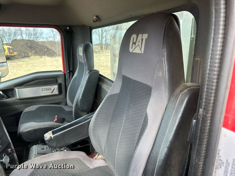 image for item DV0626 2015 Caterpillar CT660S semi truck