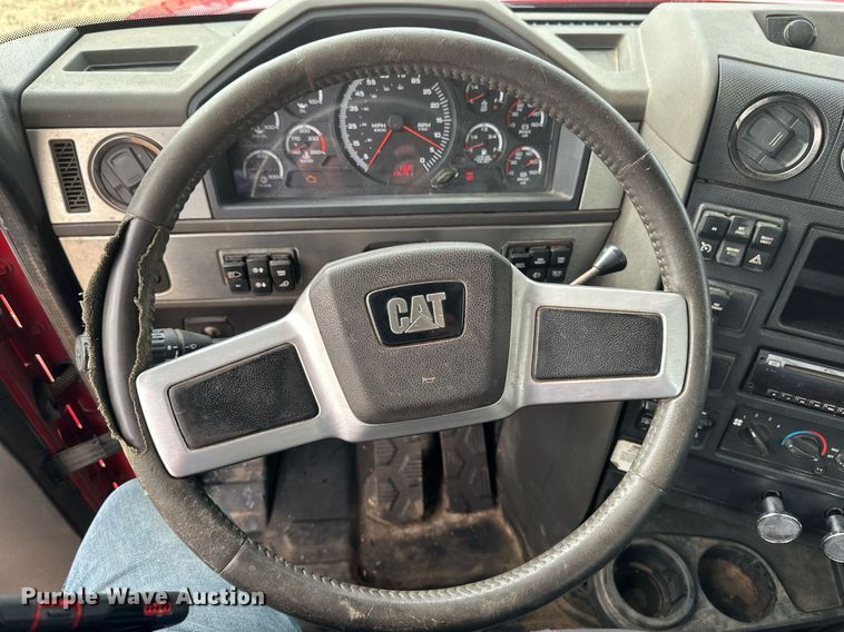 image for item DV0626 2015 Caterpillar CT660S semi truck