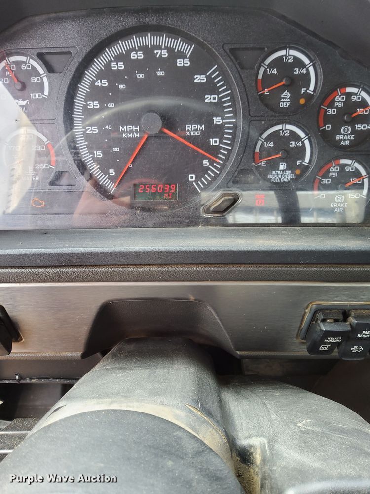 image for item DV0626 2015 Caterpillar CT660S semi truck