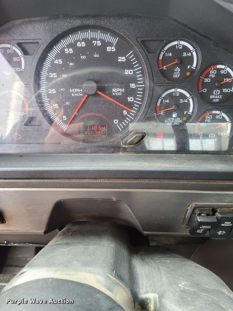 image for item DV0626 2015 Caterpillar CT660S semi truck