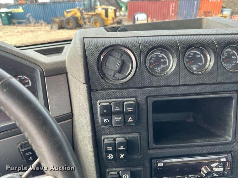 image for item DV0626 2015 Caterpillar CT660S semi truck