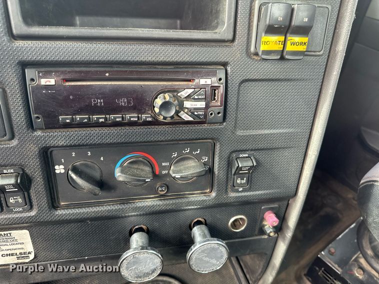 image for item DV0626 2015 Caterpillar CT660S semi truck