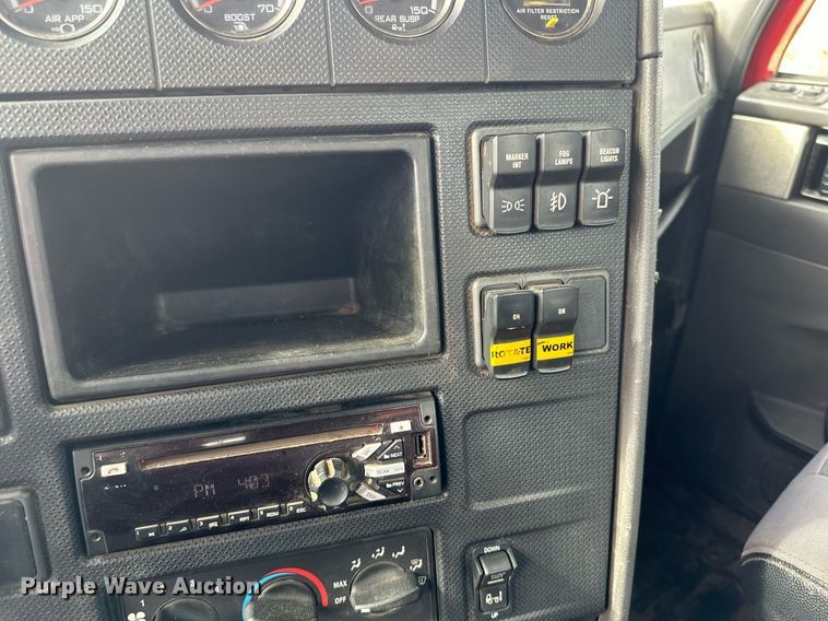 image for item DV0626 2015 Caterpillar CT660S semi truck