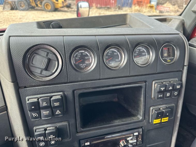 image for item DV0626 2015 Caterpillar CT660S semi truck