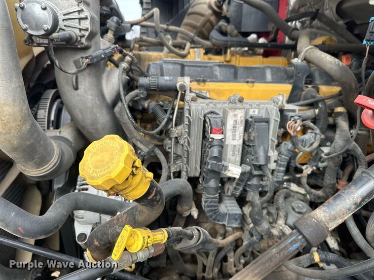 image for item DV0626 2015 Caterpillar CT660S semi truck