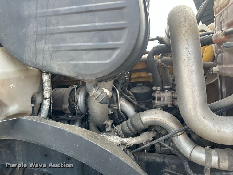 image for item DV0626 2015 Caterpillar CT660S semi truck