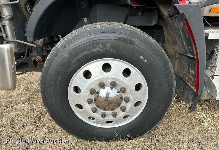 image for item DV0626 2015 Caterpillar CT660S semi truck