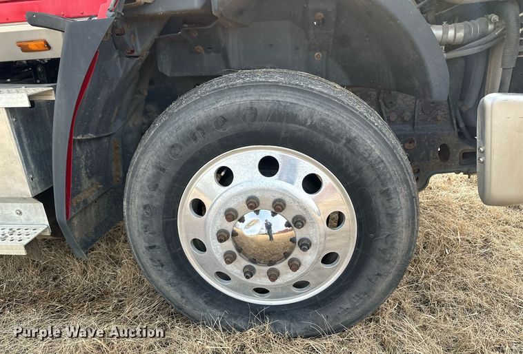 image for item DV0626 2015 Caterpillar CT660S semi truck