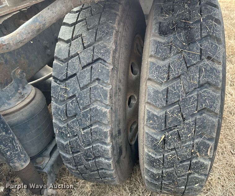 image for item DV0626 2015 Caterpillar CT660S semi truck