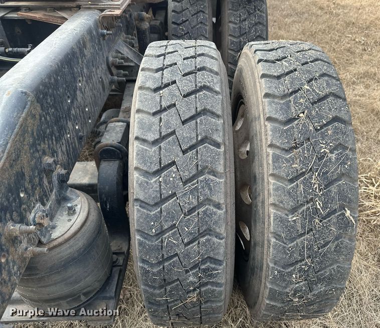 image for item DV0626 2015 Caterpillar CT660S semi truck