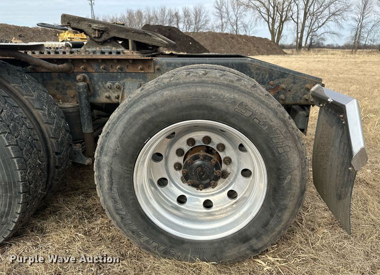 image for item DV0626 2015 Caterpillar CT660S semi truck