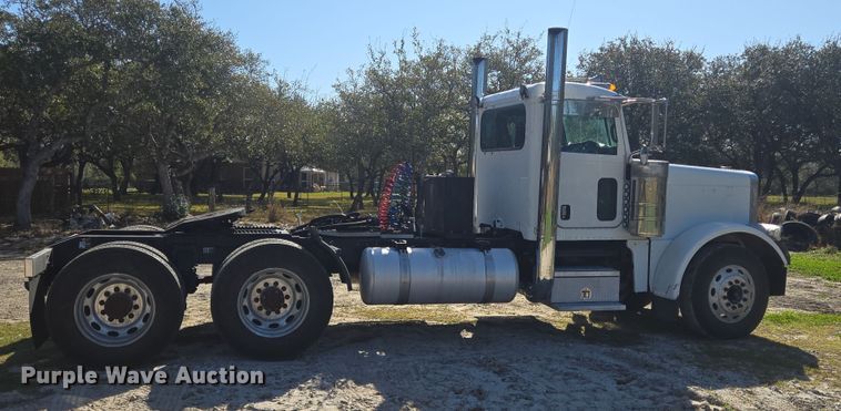 image for item DV1287 2007 Peterbilt 379 semi truck