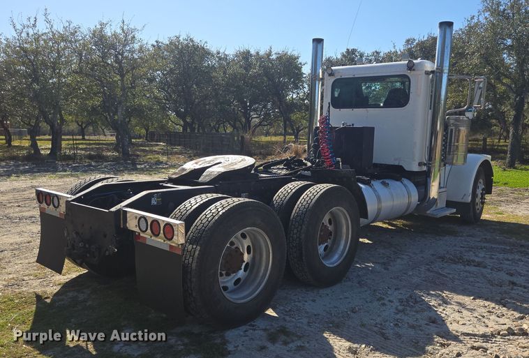 image for item DV1287 2007 Peterbilt 379 semi truck