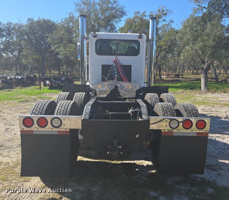 image for item DV1287 2007 Peterbilt 379 semi truck