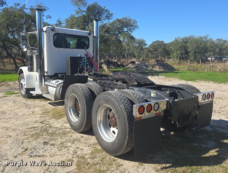 image for item DV1287 2007 Peterbilt 379 semi truck