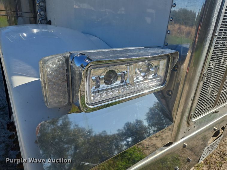 image for item DV1287 2007 Peterbilt 379 semi truck