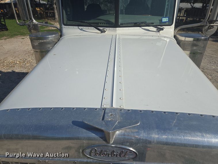 image for item DV1287 2007 Peterbilt 379 semi truck