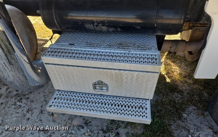 image for item DV1287 2007 Peterbilt 379 semi truck