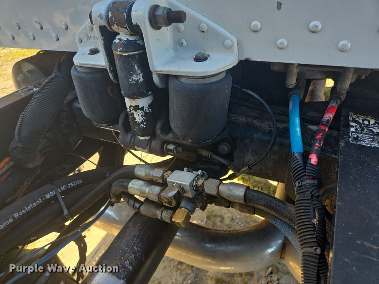 image for item DV1287 2007 Peterbilt 379 semi truck