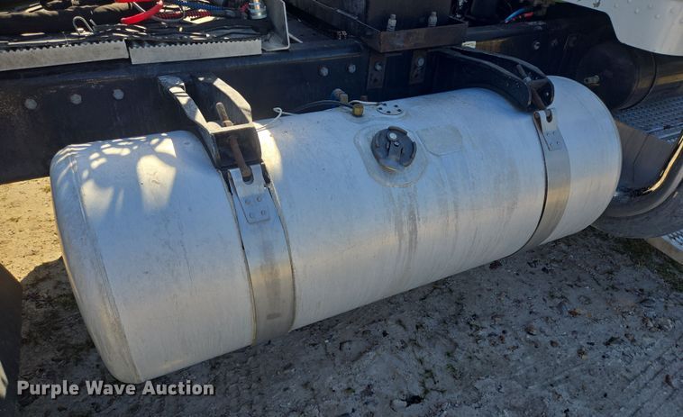 image for item DV1287 2007 Peterbilt 379 semi truck