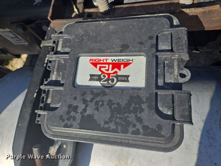 image for item DV1287 2007 Peterbilt 379 semi truck