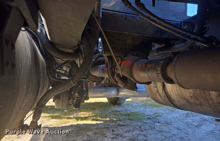 image for item DV1287 2007 Peterbilt 379 semi truck