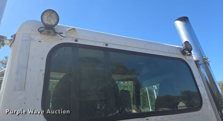 image for item DV1287 2007 Peterbilt 379 semi truck