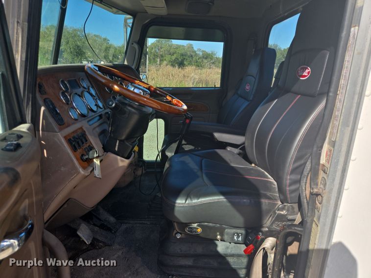 image for item DV1287 2007 Peterbilt 379 semi truck