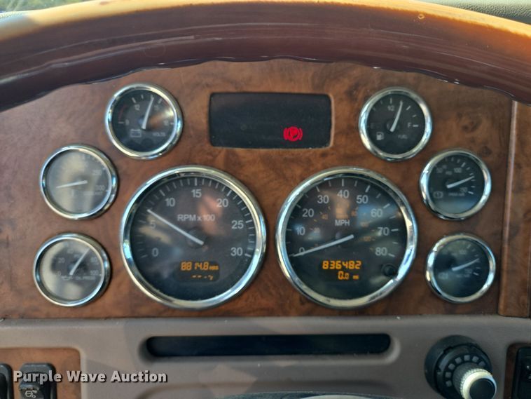 image for item DV1287 2007 Peterbilt 379 semi truck