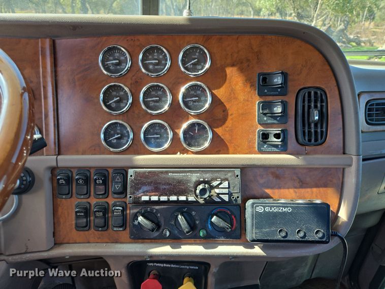 image for item DV1287 2007 Peterbilt 379 semi truck