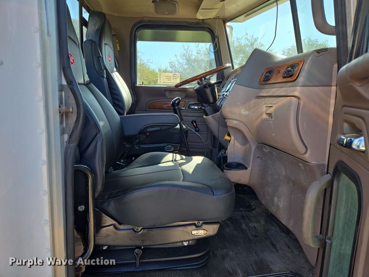 image for item DV1287 2007 Peterbilt 379 semi truck