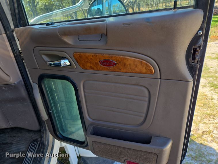 image for item DV1287 2007 Peterbilt 379 semi truck