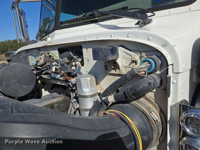 image for item DV1287 2007 Peterbilt 379 semi truck